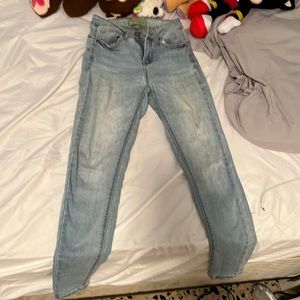 xs- small- medium, makes a big butty it’s a really comfy jean baby blue 🦕<33